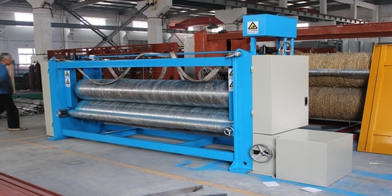 Laminagem a quente de calandragem da máquina da tela do elevado desempenho 4m para o ANIMAL DE ESTIMAÇÃO